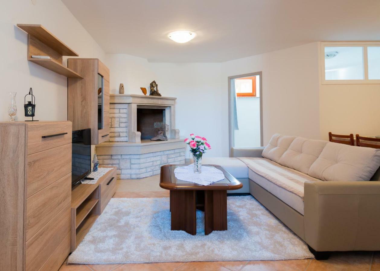 Apartments Alma 克尔维尼维赫 外观 照片