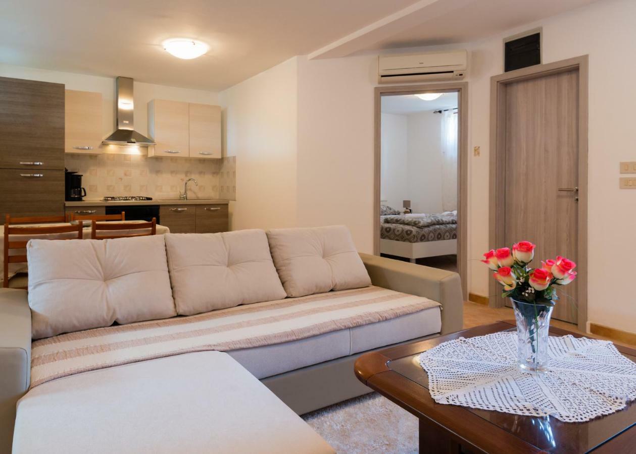 Apartments Alma 克尔维尼维赫 外观 照片